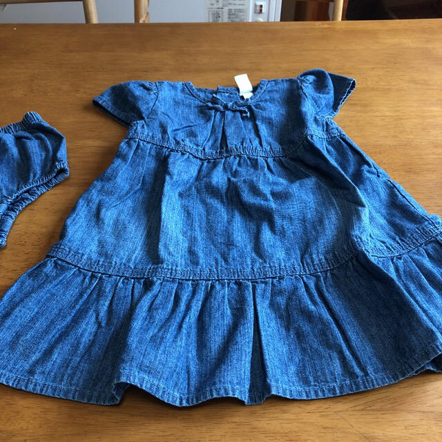 GAP(ギャップ)の80  GAP ワンピース　デニムワンピース　パンツ付き キッズ/ベビー/マタニティのベビー服(~85cm)(ワンピース)の商品写真