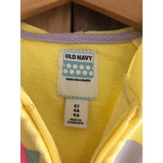 Old Navy(オールドネイビー)の美品 オールドネイビー マルチカラー ロゴ ジップアップパーカー 4T 100  キッズ/ベビー/マタニティのキッズ服女の子用(90cm~)(Tシャツ/カットソー)の商品写真