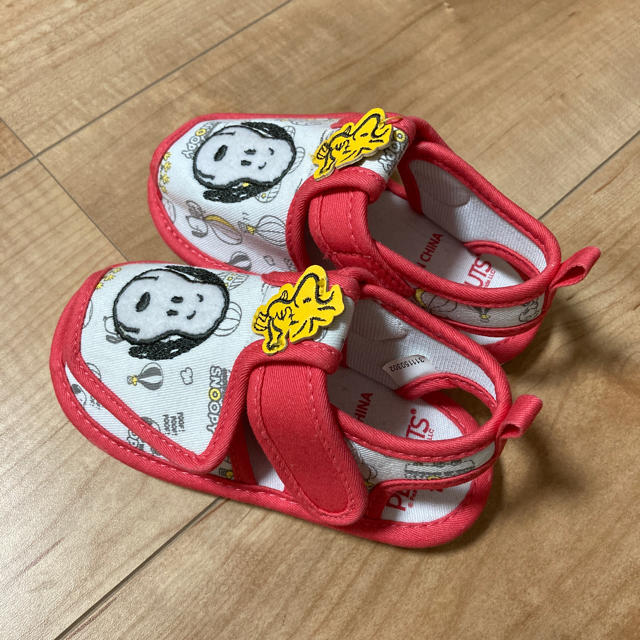 SNOOPY(スヌーピー)のスヌーピー　サンダル　新品 キッズ/ベビー/マタニティのキッズ靴/シューズ(15cm~)(サンダル)の商品写真