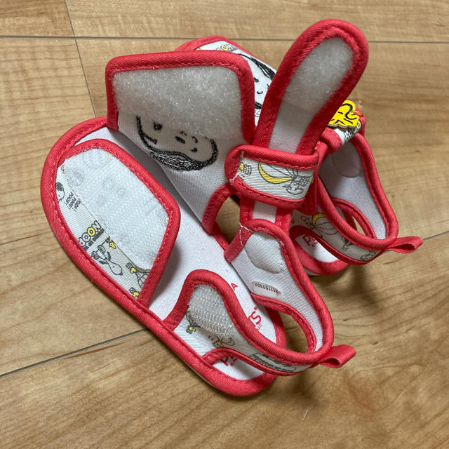 SNOOPY(スヌーピー)のスヌーピー　サンダル　新品 キッズ/ベビー/マタニティのキッズ靴/シューズ(15cm~)(サンダル)の商品写真