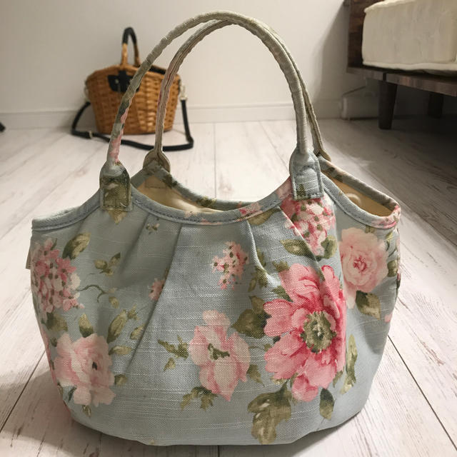 LAURA ASHLEY(ローラアシュレイ)のローラアシュレイ♡バッグ レディースのバッグ(ハンドバッグ)の商品写真