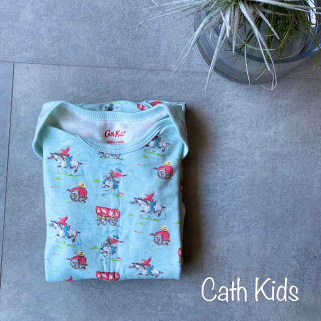 Cath Kidston(キャスキッドソン)の未使用品　6-12M cath kids 長袖ロンパース キッズ/ベビー/マタニティのベビー服(~85cm)(ロンパース)の商品写真