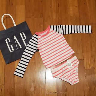 ベビーギャップ(babyGAP)の【新品】ラッシュガード&水着　セットアップ　80 90 95 100(水着)