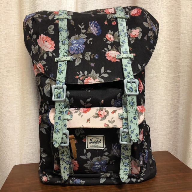 HERSCHEL(ハーシェル)のherschel supply ハーシェル サプライ 花柄 リュック レディースのバッグ(リュック/バックパック)の商品写真