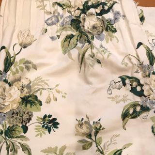 ローラアシュレイ(LAURA ASHLEY)の〈専用〉ウィンターリリー　カーテンとペルメット(カーテン)