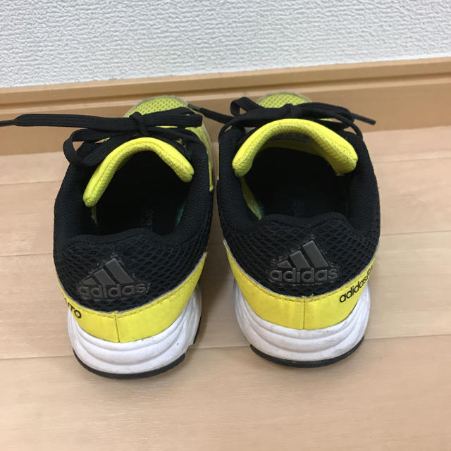 adidas(アディダス)のアディダススニーカー　キッズ キッズ/ベビー/マタニティのキッズ靴/シューズ(15cm~)(スニーカー)の商品写真