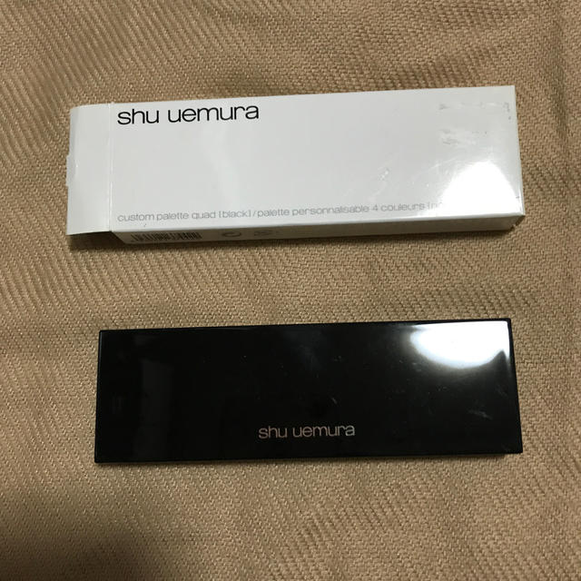 shu uemura(シュウウエムラ)のシュウウエムラ カスタムパレット 4 ブラック(1コ入) コスメ/美容のメイク道具/ケアグッズ(ボトル・ケース・携帯小物)の商品写真