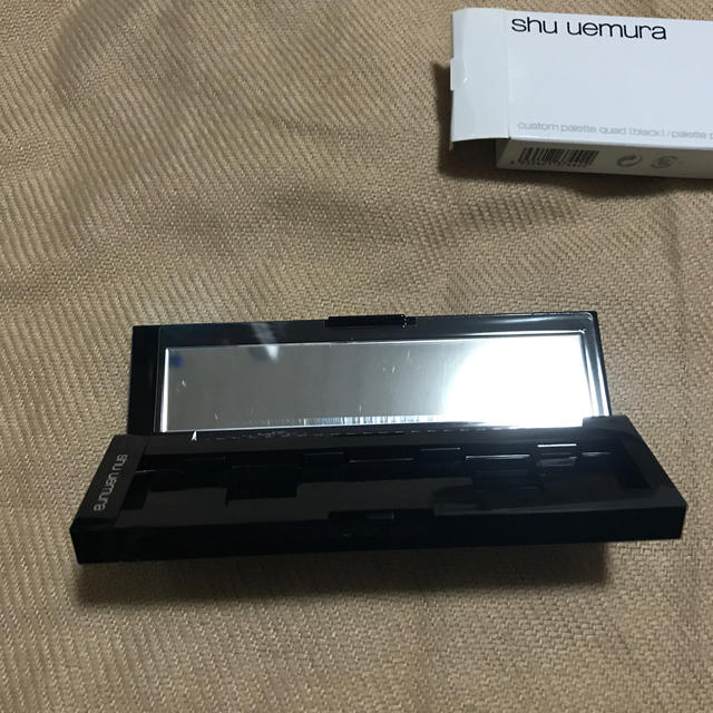 shu uemura(シュウウエムラ)のシュウウエムラ カスタムパレット 4 ブラック(1コ入) コスメ/美容のメイク道具/ケアグッズ(ボトル・ケース・携帯小物)の商品写真