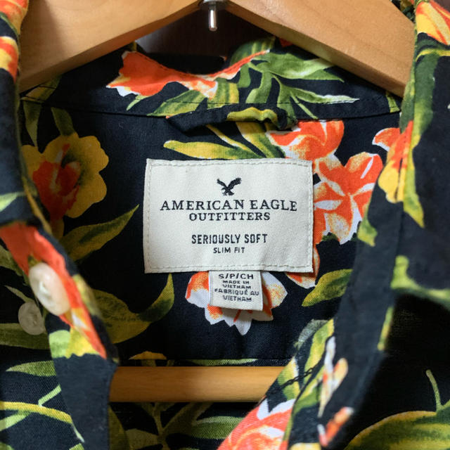 American Eagle(アメリカンイーグル)のアメリカンイーグル　花柄シャツ長袖　sサイズ メンズのトップス(シャツ)の商品写真