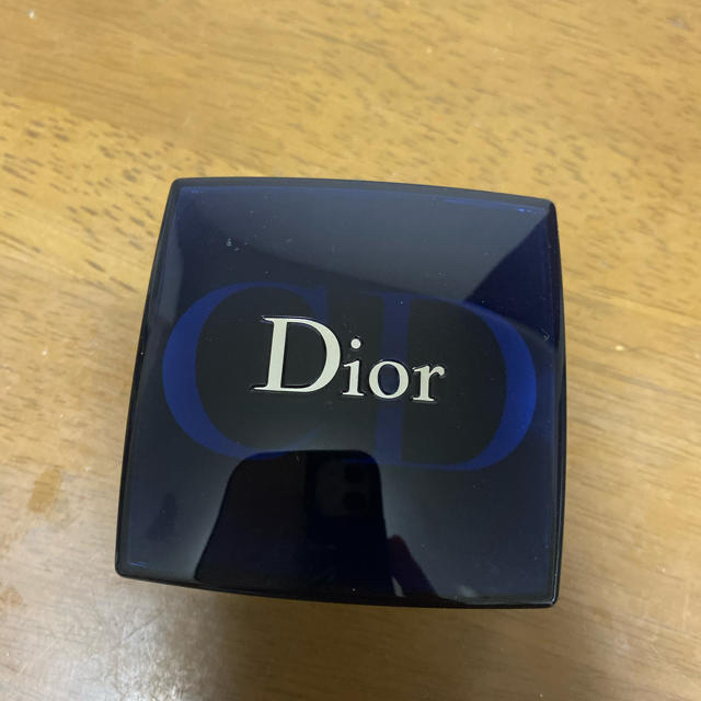 Christian Dior(クリスチャンディオール)のdior ルーズパウダー　限定品 コスメ/美容のベースメイク/化粧品(フェイスパウダー)の商品写真