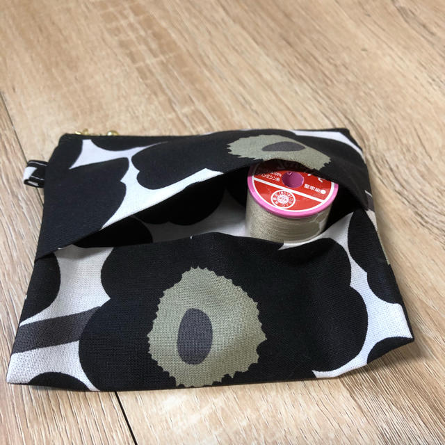 marimekko(マリメッコ)のハンドメイド☆マリメッコ  ティッシュケース付き ポーチ レディースのファッション小物(ポーチ)の商品写真