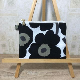 マリメッコ(marimekko)のハンドメイド☆マリメッコ  ティッシュケース付き ポーチ(ポーチ)