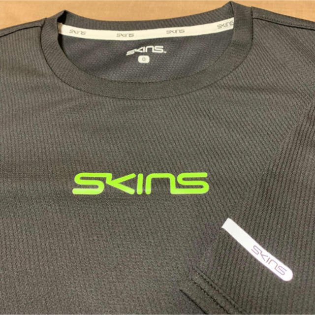 SKINS(スキンズ)の【新品・未使用】SKINS  高機能  Tシャツ ・ブラック メンズのトップス(Tシャツ/カットソー(半袖/袖なし))の商品写真