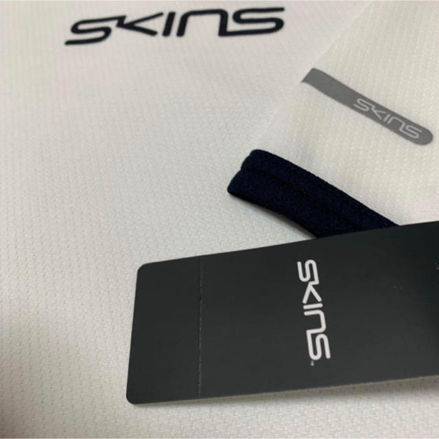 SKINS(スキンズ)のサラダバー様専用【新品・未使用】SKINS  高機能  Tシャツ・ホワイト メンズのトップス(Tシャツ/カットソー(半袖/袖なし))の商品写真