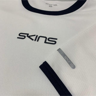 スキンズ(SKINS)のサラダバー様専用【新品・未使用】SKINS  高機能  Tシャツ・ホワイト(Tシャツ/カットソー(半袖/袖なし))