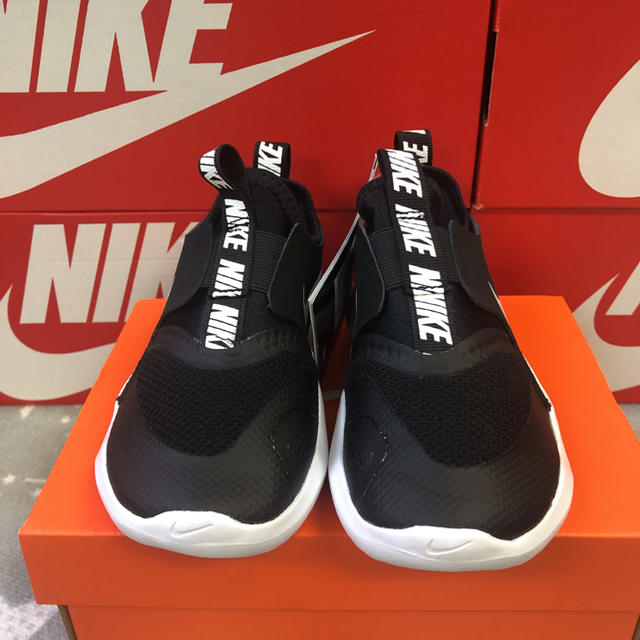 NIKE(ナイキ)のNIKE FLEX RUNNER 15.0cm 新品未使用 箱なし配送 キッズ/ベビー/マタニティのキッズ靴/シューズ(15cm~)(スニーカー)の商品写真