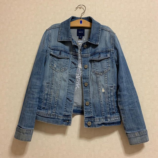 GAP Kids(ギャップキッズ)のGAP kids Gジャン　花柄刺繍 キッズ/ベビー/マタニティのキッズ服女の子用(90cm~)(ジャケット/上着)の商品写真