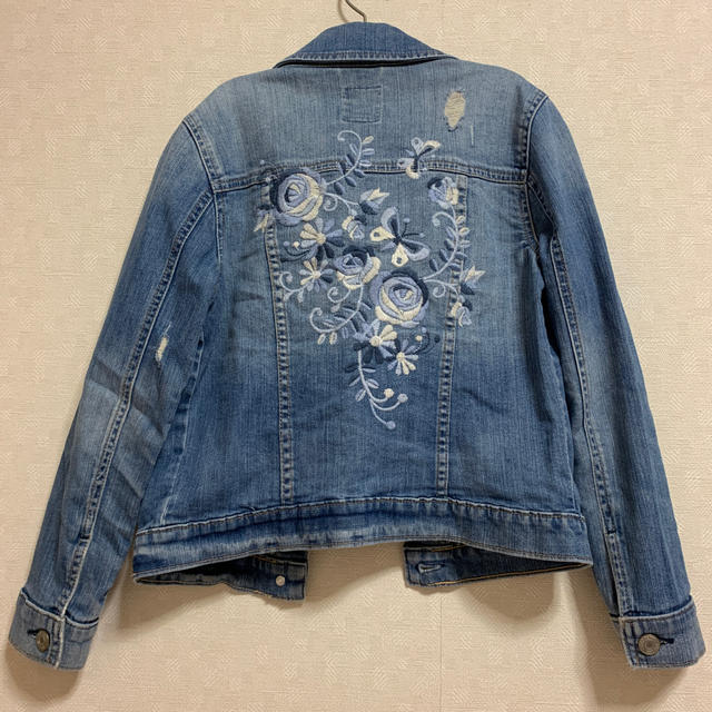 GAP Kids(ギャップキッズ)のGAP kids Gジャン　花柄刺繍 キッズ/ベビー/マタニティのキッズ服女の子用(90cm~)(ジャケット/上着)の商品写真