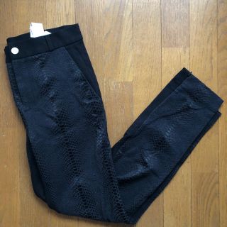 ザラ(ZARA)のZARA レギンス　パンツ　パイソン　蛇(スキニーパンツ)