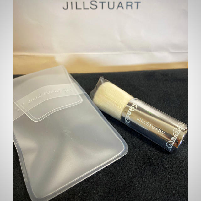 JILLSTUART(ジルスチュアート)の新品　JILLSTUART/ジルスチュアート　チークブラシ　ケース付 コスメ/美容のベースメイク/化粧品(チーク)の商品写真