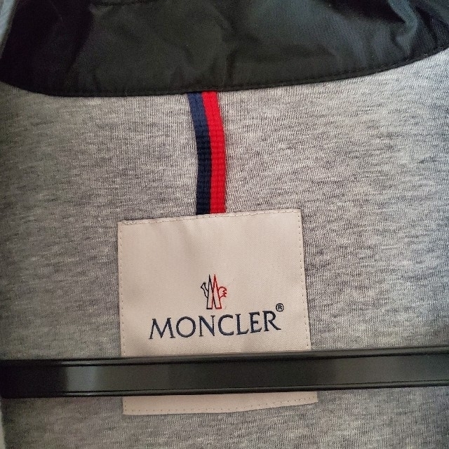 MONCLER(モンクレール)のMONCLER ウインドブレーカー ブルゾン 美品 レディースのジャケット/アウター(ナイロンジャケット)の商品写真