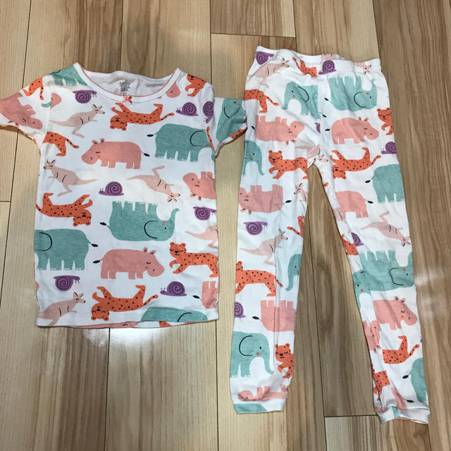 carter's(カーターズ)のパジャマ上下　4歳　半袖　carter's  キッズ/ベビー/マタニティのキッズ服女の子用(90cm~)(パジャマ)の商品写真