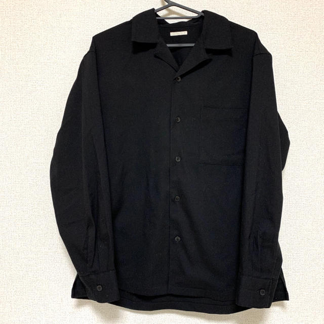 GU(ジーユー)のGU  シャツ　黒シャツ　メンズ　オープンカラーシャツ　ワイシャツ メンズのトップス(シャツ)の商品写真