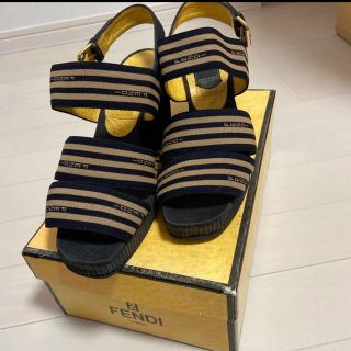 フェンディ(FENDI)の【美品/箱付き】FENDI 厚底サンダル(サンダル)