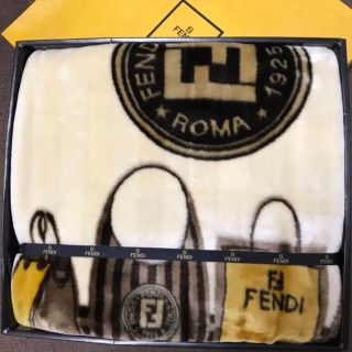 FENDI(毛布)のフリマアイテム一覧 FENDI(毛布)のフリマアイテム一覧