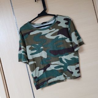 ザラ(ZARA)のZARA カモフラ柄 ショート丈Tシャツ(Tシャツ(半袖/袖なし))