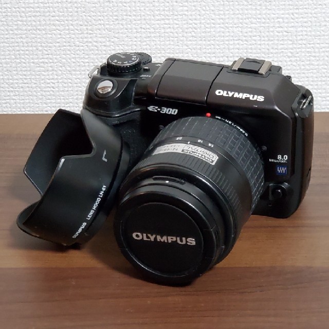 OLYMPUS(オリンパス)のデジタルカメラ OLYMPUS E-300 スマホ/家電/カメラのカメラ(デジタル一眼)の商品写真