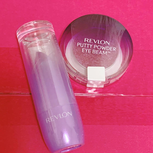 REVLON(レブロン)の【新品】レブロン パープルメイクセット アイシャドウ、リップ コスメ/美容のベースメイク/化粧品(リップグロス)の商品写真