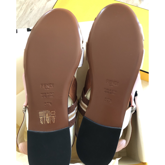 FENDI(フェンディ)の【専用】FENDI サンダル♡らくちん着脱♡ベージュ系 レディースの靴/シューズ(サンダル)の商品写真