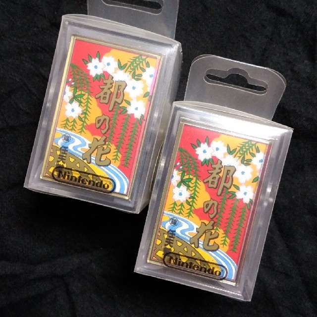 任天堂(ニンテンドウ)の新品 任天堂 花札 都の花 八々花 黒裏 赤裏 2個セット 花かるた エンタメ/ホビーのテーブルゲーム/ホビー(トランプ/UNO)の商品写真