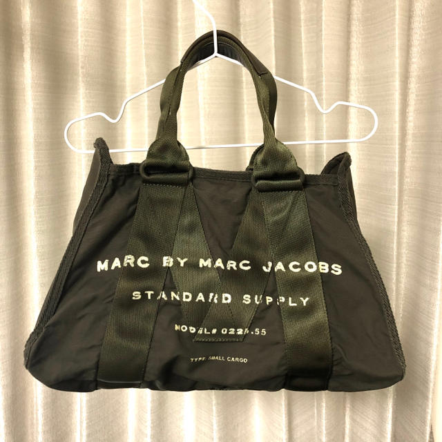 MARC BY MARC JACOBS(マークバイマークジェイコブス)のMARC BY MARC JACOBS　バッグ　トートバック　カーキ レディースのバッグ(トートバッグ)の商品写真