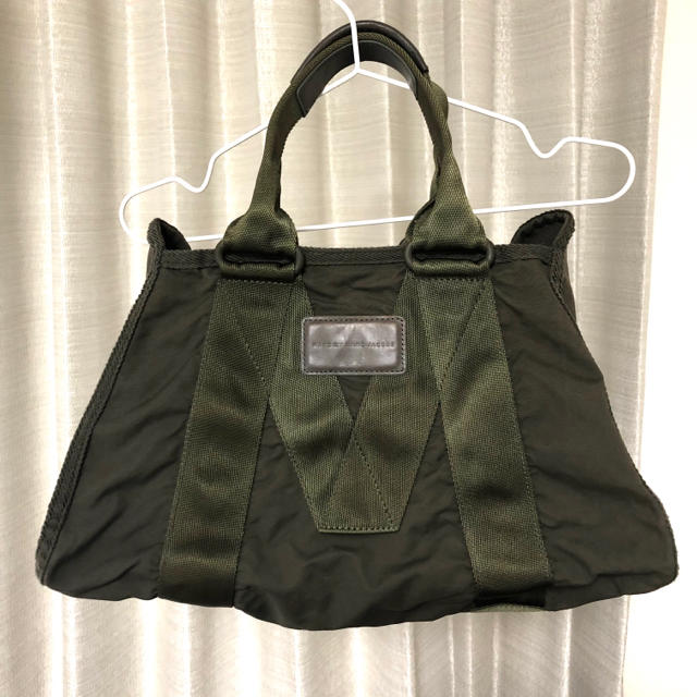 MARC BY MARC JACOBS(マークバイマークジェイコブス)のMARC BY MARC JACOBS　バッグ　トートバック　カーキ レディースのバッグ(トートバッグ)の商品写真