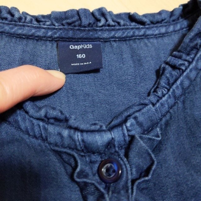 GAP(ギャップ)のGAP　デニムフリルシャツ　サイズ160　レディスSの方に レディースのトップス(シャツ/ブラウス(長袖/七分))の商品写真
