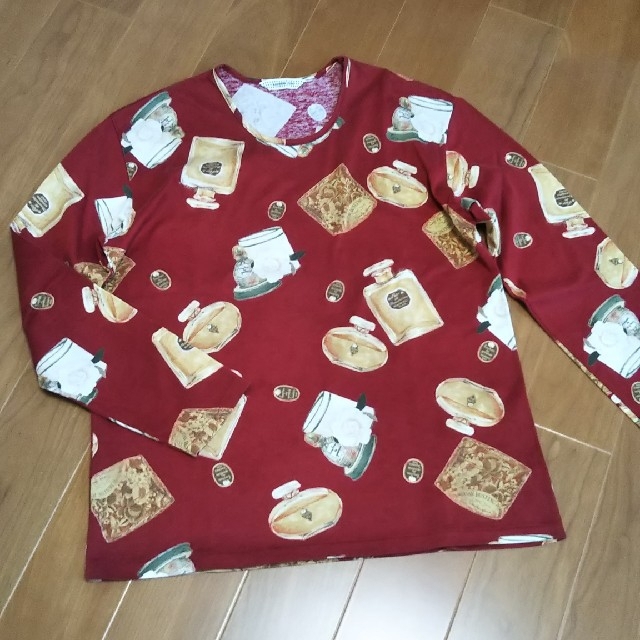 KANEKO ISAO(カネコイサオ)のしろたん様専用KANEKO ISAO赤 綿 香水瓶柄長袖カットソー レディースのトップス(シャツ/ブラウス(半袖/袖なし))の商品写真
