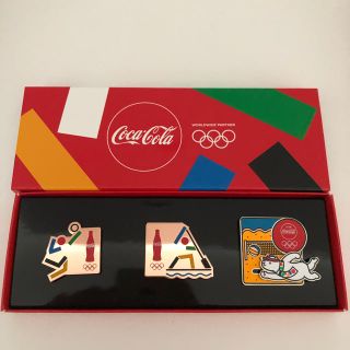 コカコーラ(コカ・コーラ)のコカコーラ　ピンズ　バレーボール　バッジ(ノベルティグッズ)