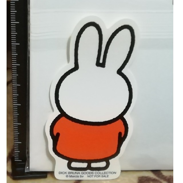 後ろ姿ミッフィーステッカー　miffy　非売品 エンタメ/ホビーのおもちゃ/ぬいぐるみ(キャラクターグッズ)の商品写真