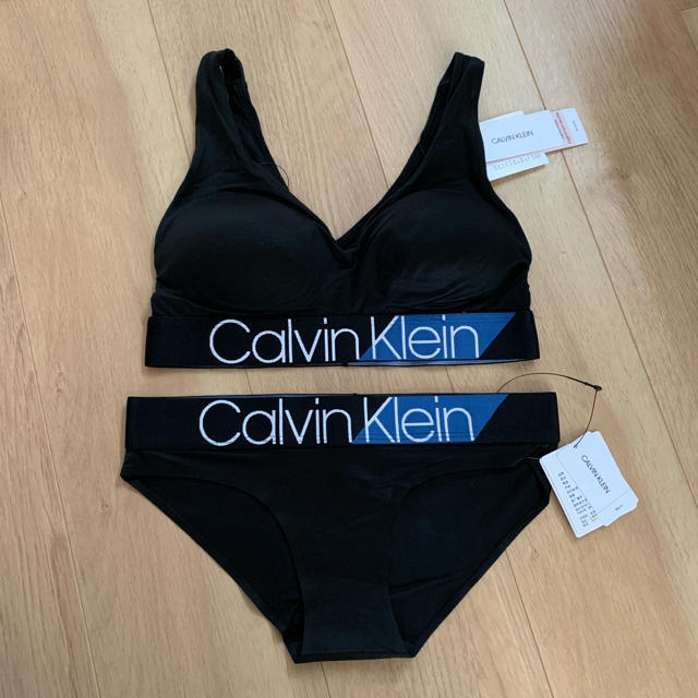 Calvin Klein(カルバンクライン)の【新品】Calvin Klein カルバンクライン 下着 上下セット レディースの下着/アンダーウェア(ブラ&ショーツセット)の商品写真