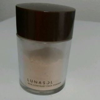 ルナソル(LUNASOL)のスキンコントラストフェースパウダー(フェイスパウダー)