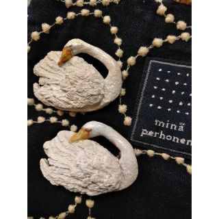 ミナペルホネン(mina perhonen)の30.　swan　白鳥　ハンドメイド　陶器　ブローチ(コサージュ/ブローチ)