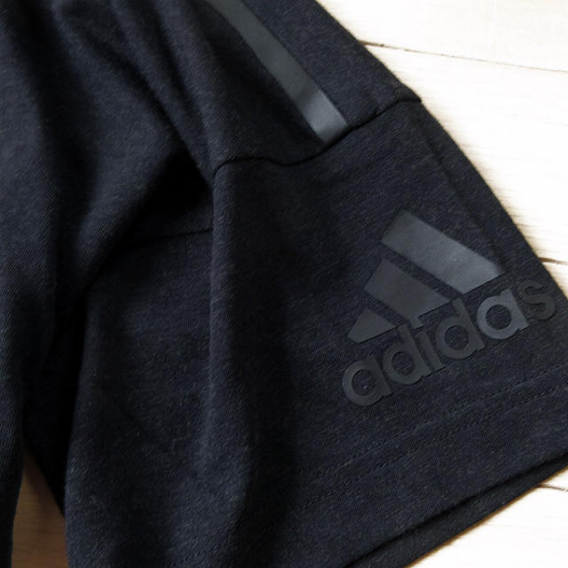 adidas(アディダス)の超美品 Oサイズ アディダス メンズ 半袖Tシャツ チャコール メンズのトップス(Tシャツ/カットソー(半袖/袖なし))の商品写真