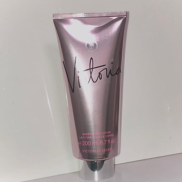 Victoria's Secret(ヴィクトリアズシークレット)のボディークリーム　（処分対象） コスメ/美容のボディケア(ボディクリーム)の商品写真