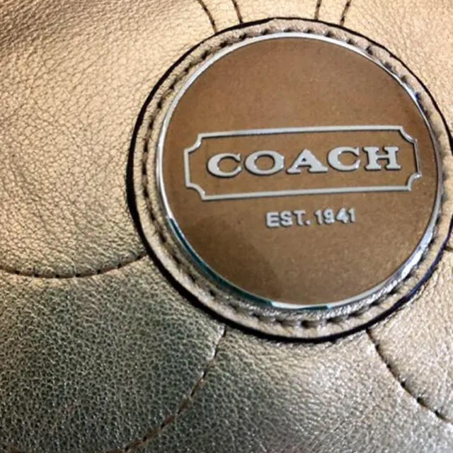 COACH(コーチ)のCOACH ショルダーバッグ　ゴールド レディースのバッグ(ショルダーバッグ)の商品写真