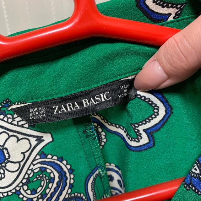 ZARA(ザラ)のZARA ペイズリー柄グリーンシャツ レディースのトップス(シャツ/ブラウス(半袖/袖なし))の商品写真