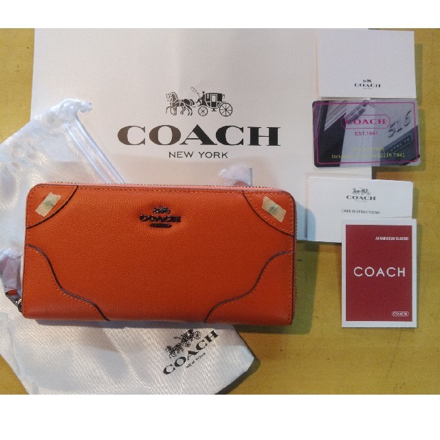 COACH(コーチ)の値下げ新品未使用　アウトレットCOACH　F52645人気カラー レディースのファッション小物(財布)の商品写真