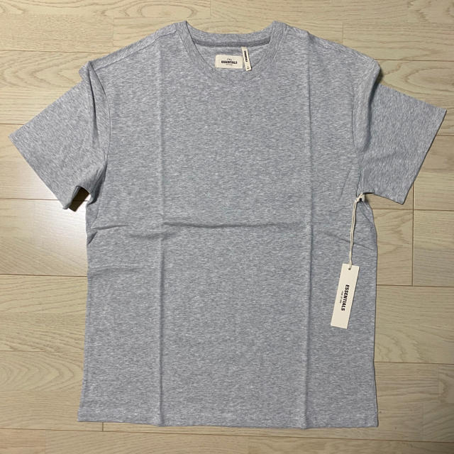 FEAR OF GOD(フィアオブゴッド)のFOG Essentials SHORT SLEEVE SHIRT Size M メンズのトップス(Tシャツ/カットソー(半袖/袖なし))の商品写真