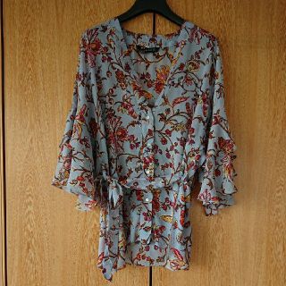 ザラ(ZARA)のZARA WOMAN 花柄トップス(シャツ/ブラウス(長袖/七分))